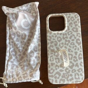 Brand new, never used iphone 16 pro max
Loopy case in leopard taupe righty